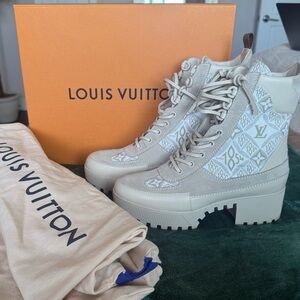 Louis Vuitton Laureate Platform Desert Women's Beige Boots